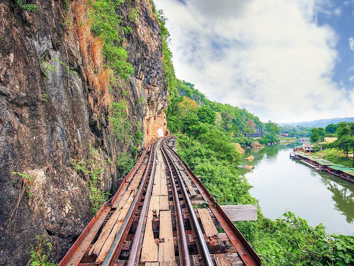 Bangkok - Kanchanaburi: Bridge over Kwai River with Train and Lunch, photo 3