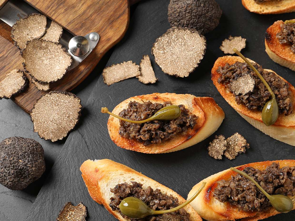 Truffle Hunting, Lunch, Wine and Evo Oil Tasting in San Gimignano, Italy, photo 2