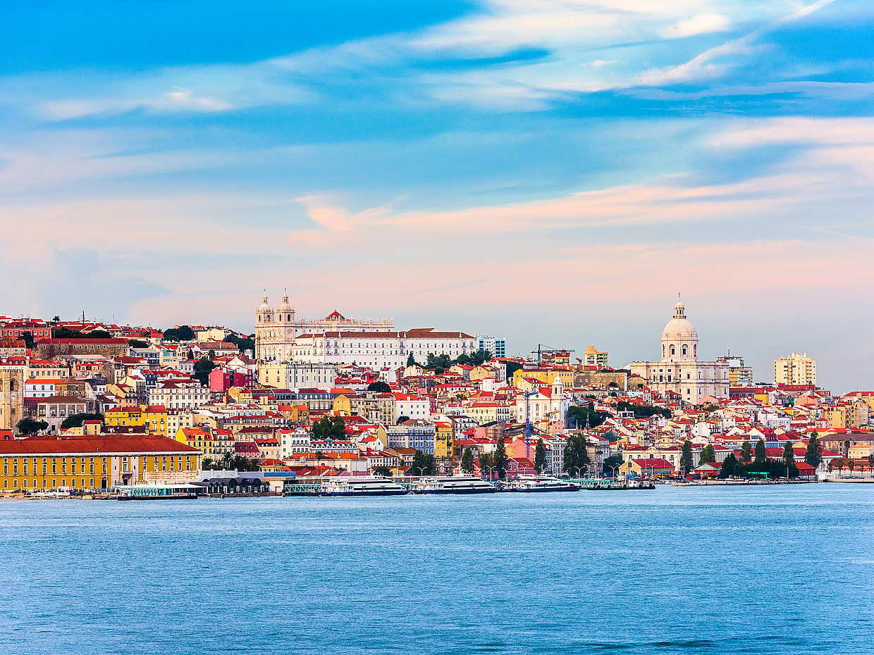 Day Sailing Tour on the Tagus River in Lisbon, Portugal