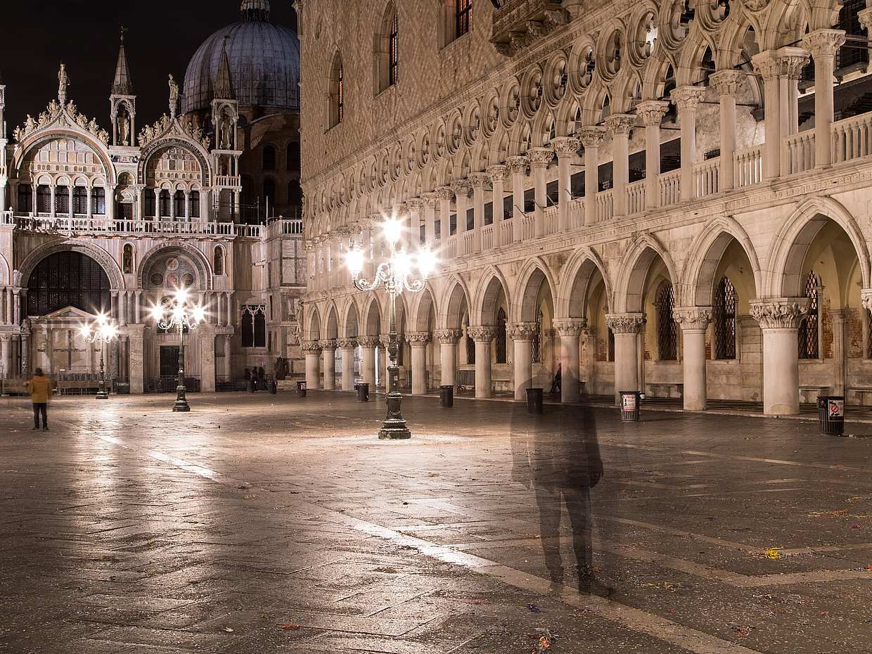 Murder and Mysteries Private Tour in Venice
