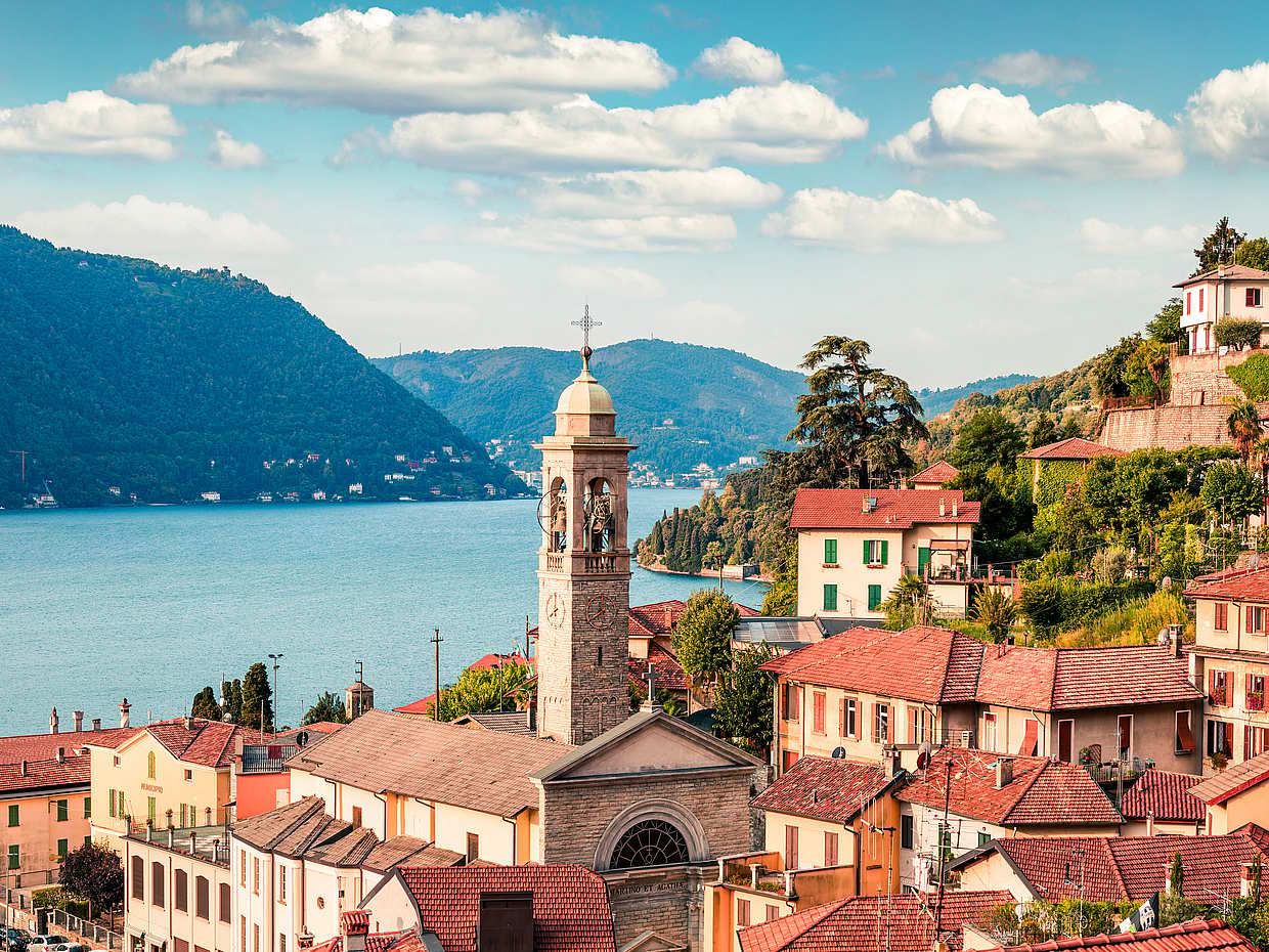 Group Walking Tour in Como