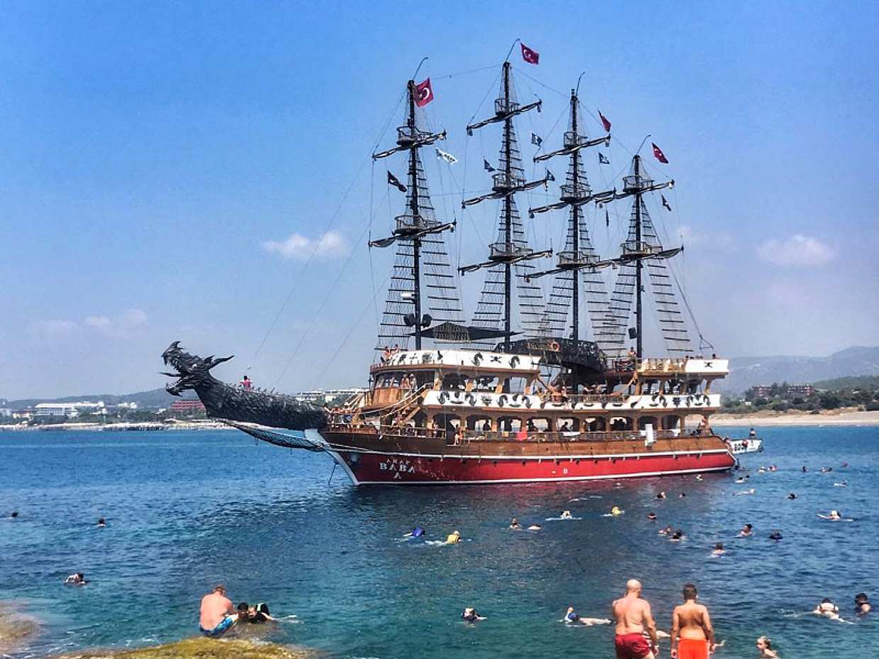 Kreuzfahrt zur Delfininsel in Side, Türkiye