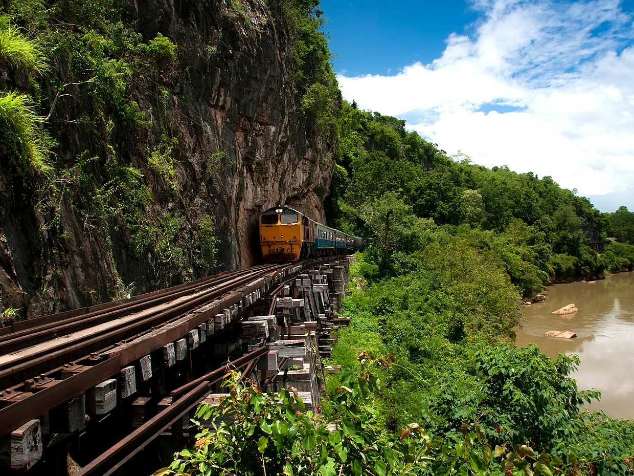 Bangkok - Kanchanaburi: Bridge over Kwai River with Train and Lunch