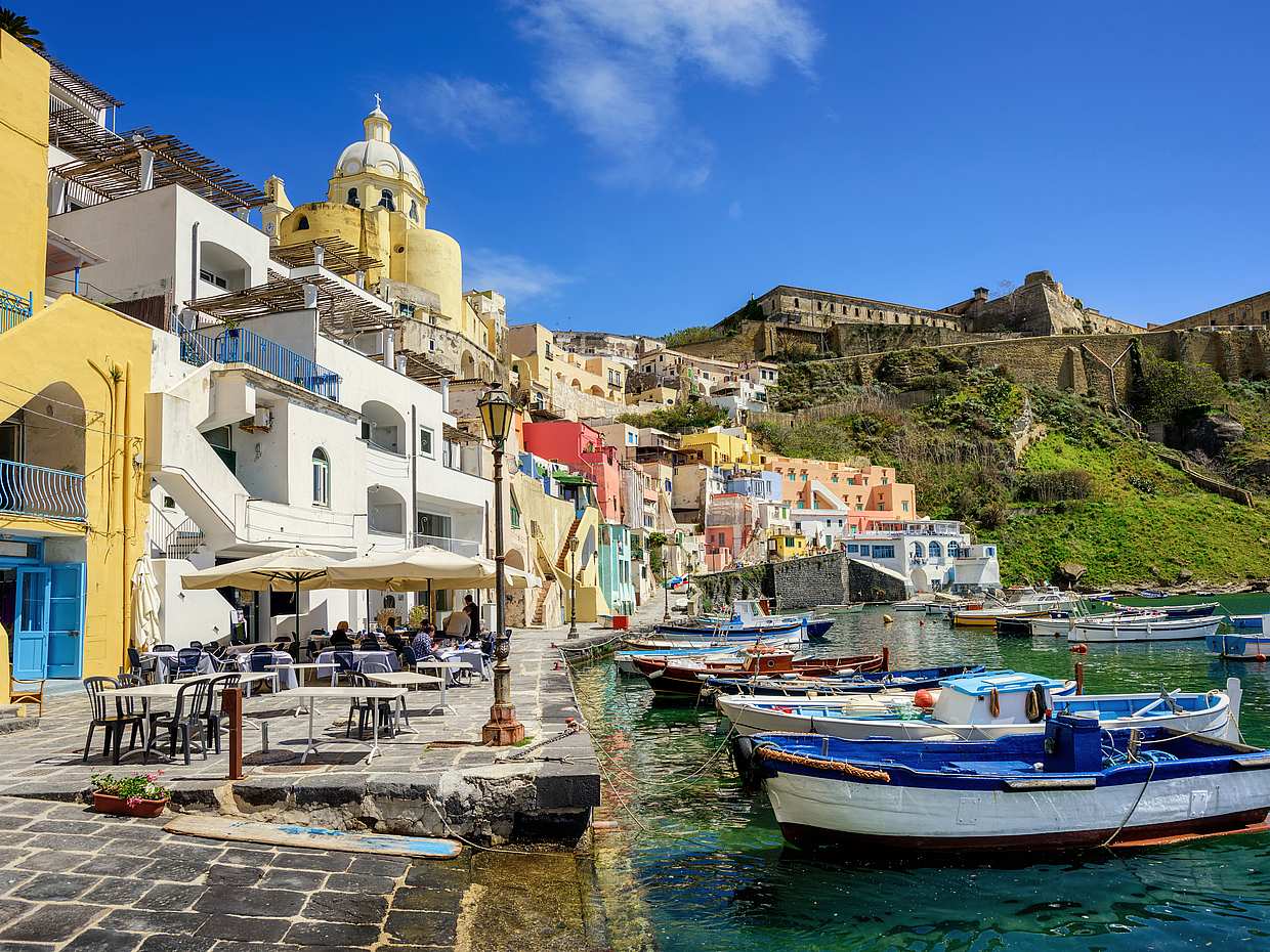 Boat Tour with Lunch on Board to Discover the Island of Procida