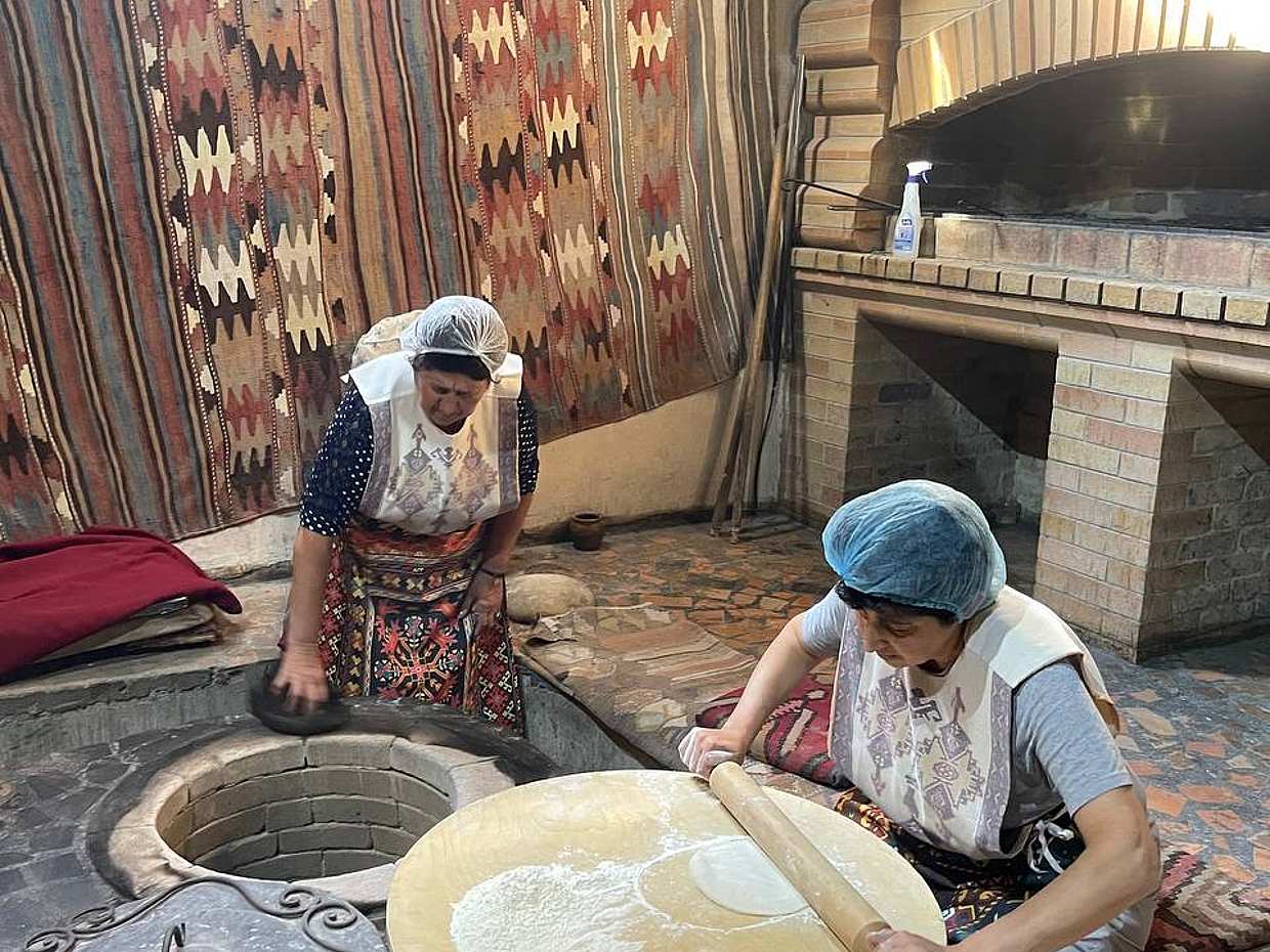 Private Tour in Yerevan with Lavash Baking Masterclass in Armenia, photo 2