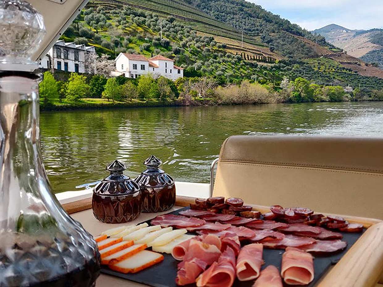 Douro Luxury Private Cruise with Premium Winery and Restaurant Visit