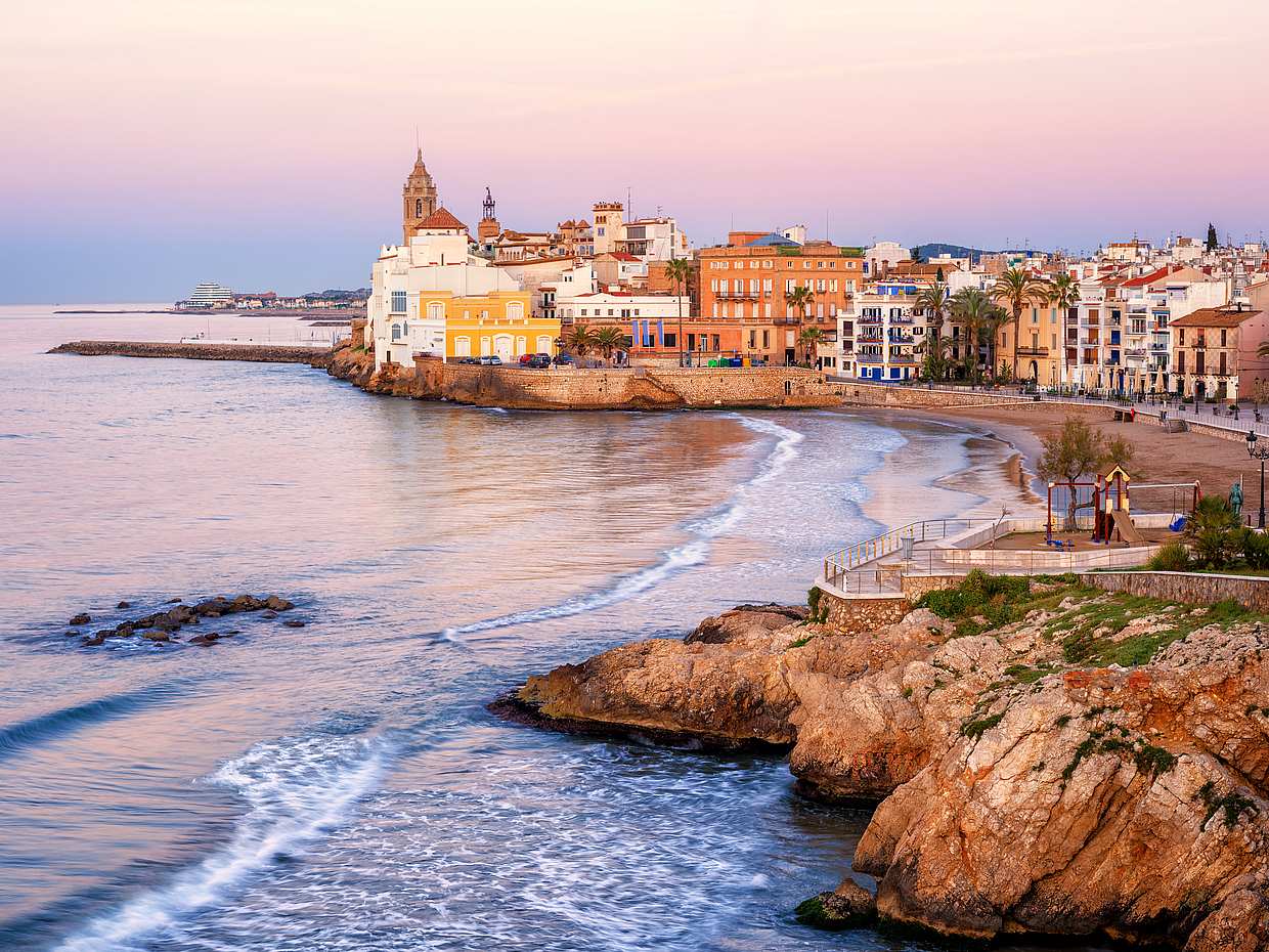 Visita guidata di un giorno alla cantina Jean Leon, Montserrat e Sitges da Barcellona, photo 2