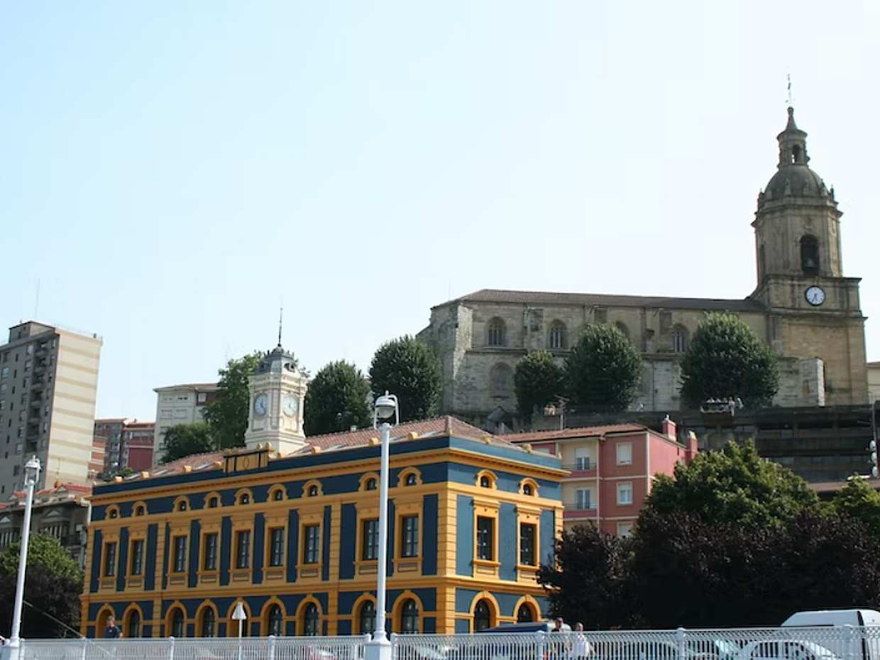 Excursión en grupo reducido a Getxo y el Puente Bizkaia en Bilbao, España, photo 2