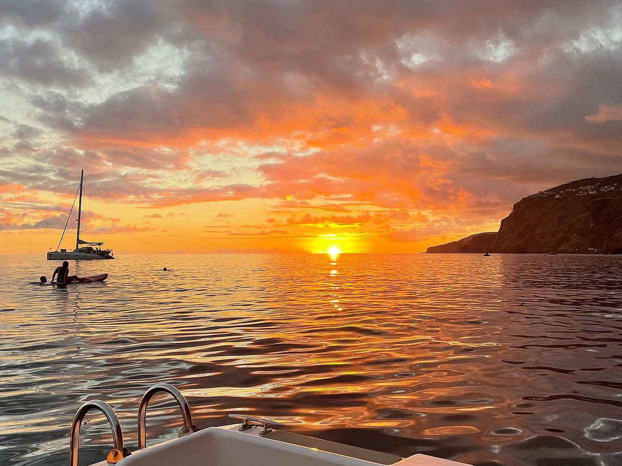 Passeio de Barco Privado ao pôr-do-sol a partir do Funchal