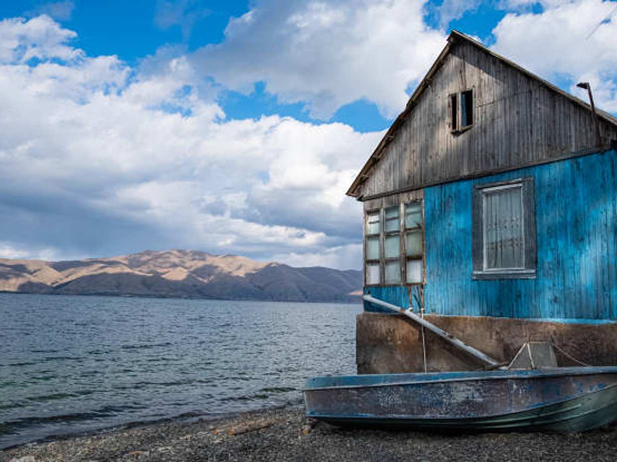 Blauwe Sevan en Evergreen Dilijan Tour