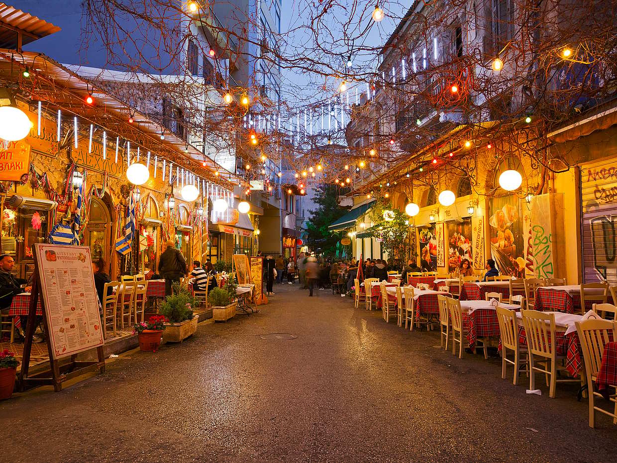 Athens by Night Small Group Sightseeing with Drinks and Food Tasting, photo 2