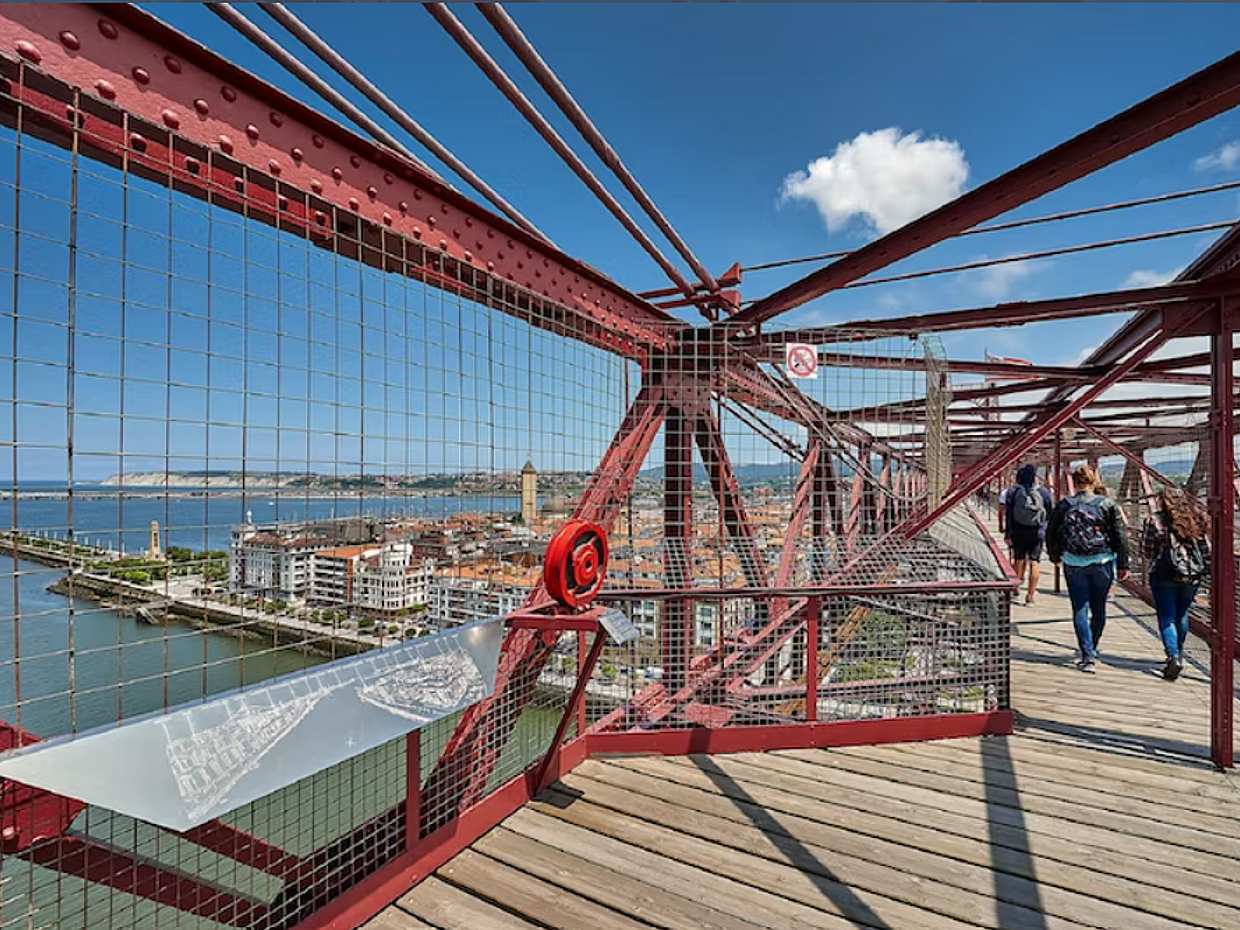 Excursión en grupo reducido a Getxo y el Puente Bizkaia en Bilbao, España