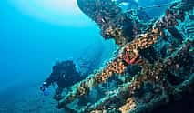 Foto 4 Excursión en barco a las cuevas azules y buceo en grupo reducido