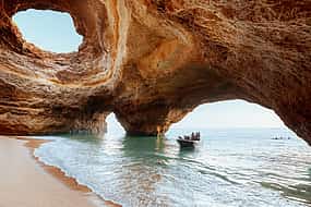 Photo 1 Excursión en barco por la gruta de Benagil y la playa de Marinha desde Portimão