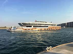 照片 1 MegaYacht Dinner Cruise