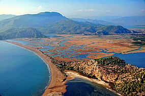 Foto 1 Excursión de un día a Dalyan desde Fethiye con crucero por el río, baños de barro y playa de Iztuzu