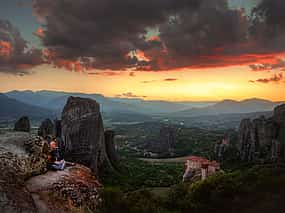 Photo 1 Majestuosa puesta de sol en las rocas de Meteora