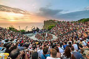 Фото 1 Unglaublicher Kecak-Feuertanz und wunderschöner Sonnenuntergang im Uluwatu-Tempel