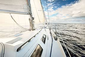 Foto 1 Ganztägige Luxus-Yachtcharter Privat-Tour