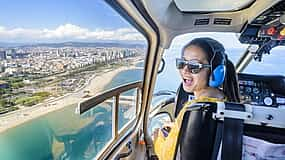 Foto 1 Barcelona 360: Vuelo en helicóptero, visita a pie y crucero en barco