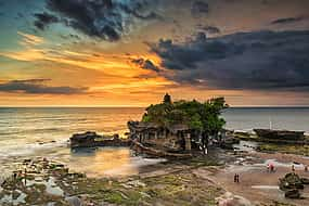 Foto 1 Puesta de sol en el templo de Tanah Lot