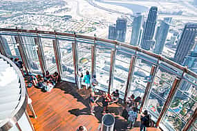 Photo 1 Pass combinato Burj Khalifa di Dubai e Acquario di Dubai (orari non di punta)