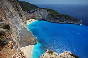 Foto 1 Excursión privada en barco por la playa de Navagio y las cuevas azules