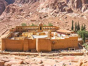 Foto 1 Berg Sinai und Katharinenkloster von Sharm El Sheikh aus