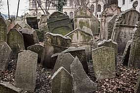 Foto 1 Visita al hospital psiquiátrico y al cementerio abandonado