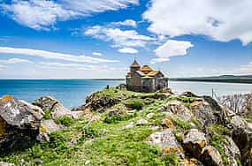 صورة 1 Private Tour nach Sewan, Dilidschan und zum Hagharstin-Kloster von Eriwan aus