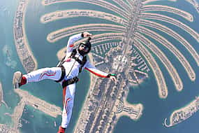 Photo 1 Tandem-Fallschirmsprung von der Palm Dubai Dropzone