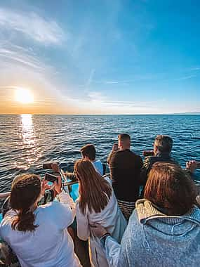 Photo 1 Crucero por las Cuevas de Benagil, Avistamiento de Delfines y Puesta de Sol