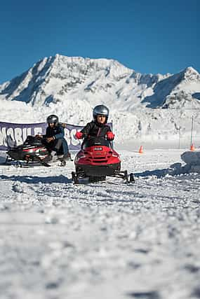 Foto 1 700 m Motorschlittenfahrt für Kinder