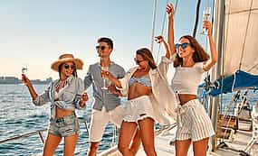 Foto 1 Barcelona 3-hour Private Yacht Cruise