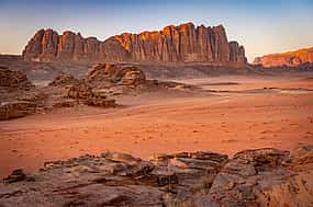 Foto 1 Wanderung zum Jebel Um Adaami mit Übernachtung in der Wüste Private Tour