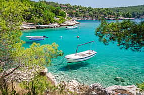 Foto 1 Laguna Azul, Naufragio y Excursión a 3 Islas en Grupo Reducido con Degustación de Vinos