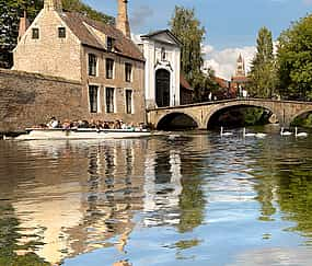 Foto 1 Excursión privada en barco por los canales de Brujas