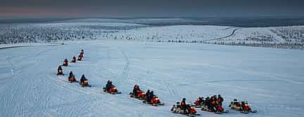 Foto 2 Conducción de motos de nieve en la naturaleza en grupos reducidos