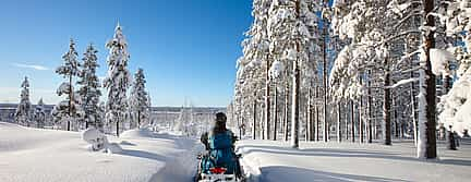 Foto 3 Conducción de motos de nieve en la naturaleza en grupos reducidos