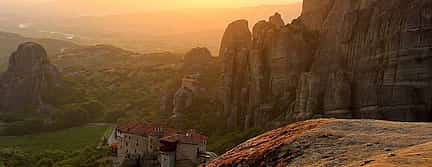 Foto 2 Majestätischer Sonnenuntergang auf den Meteora-Felsen Tour