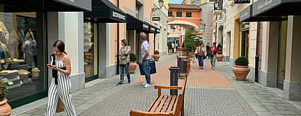 Foto 2 Excursión privada de compras al Outlet de Serravalle desde Milán