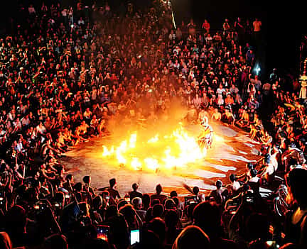 Foto 2 Increíble danza del fuego Kecak y hermosa puesta de sol en el templo de Uluwatu