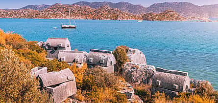 Foto 2 La isla hundida de Kekova, la antigua ciudad y la iglesia de San Nicolás desde Side