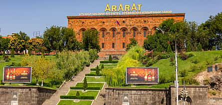 Foto 2 Megerian Teppichfabrik-Museum, Ararat Brandy Fabrik und Matenadaran Private Tour