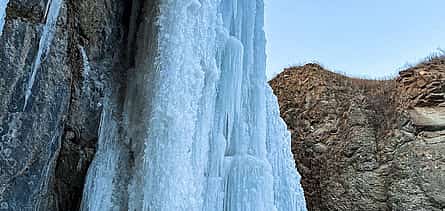 Photo 2 Private Roadless Journey. Driving to Frozen Falls