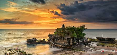 Foto 2 Puesta de sol en el templo de Tanah Lot