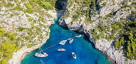 Photo 2 Blue Cave and Coastline Caves Small Group Boat Tour from Split