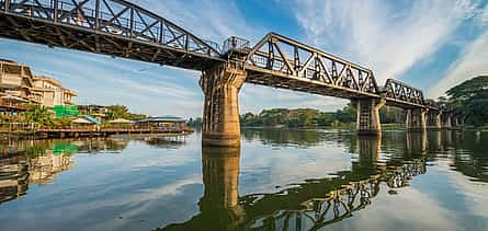 Foto 2 Bangkok - Kanchanaburi: Puente sobre el río Kwai con tren y almuerzo