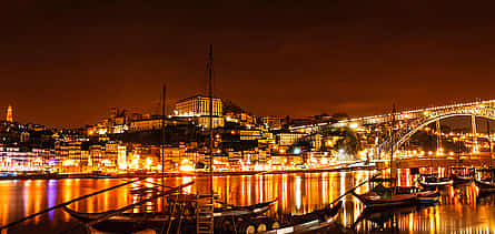 Foto 2 Oporto Noche Tour Privado: Espectáculo de Fado con Cena