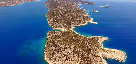 Foto 2 La isla hundida de Kekova, la ciudad antigua y la iglesia de San Nicolás desde Alanya